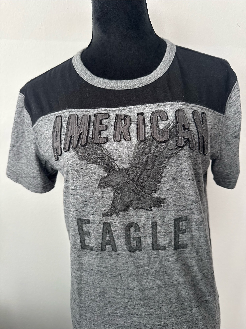 American Eagle Outfitters Gray Heather Short-Sleeve Graphic Tee - Picture 2 of 4